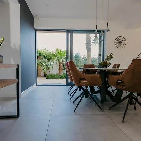 Villa Bloomhill Escape *