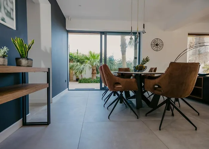 Villa Bloomhill Escape *