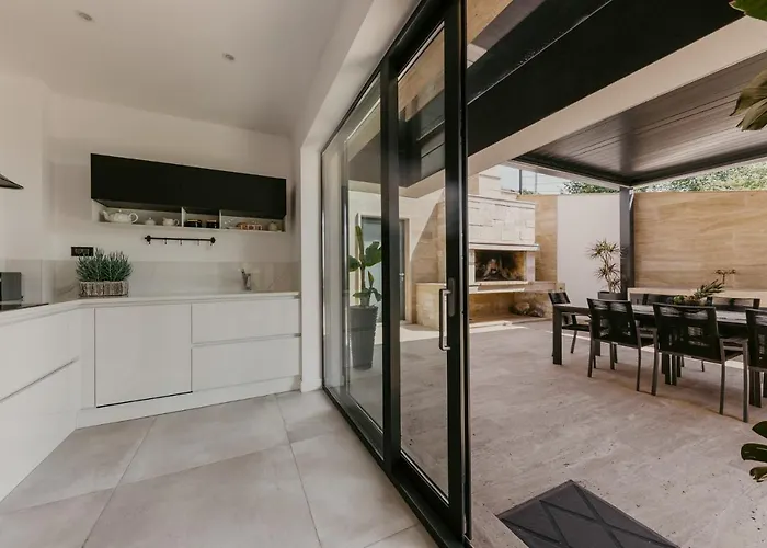 Bloomhill Escape * Trogir