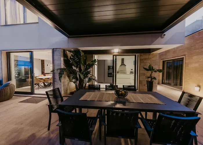 Villa Bloomhill Escape *