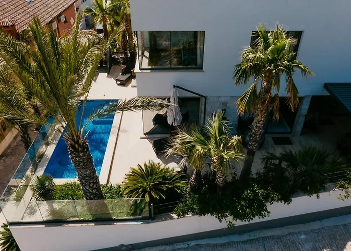 Villa Bloomhill Escape