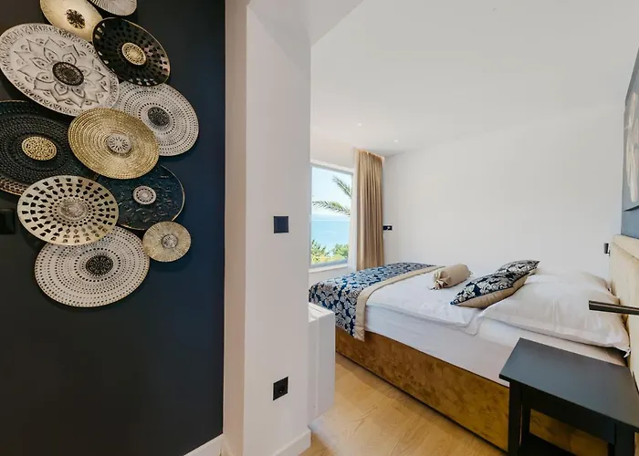 Villa Bloomhill Escape *