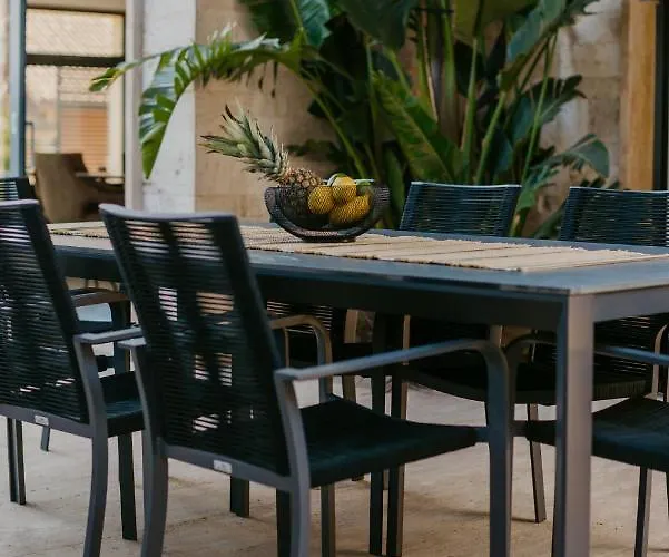 Bloomhill Escape * Trogir